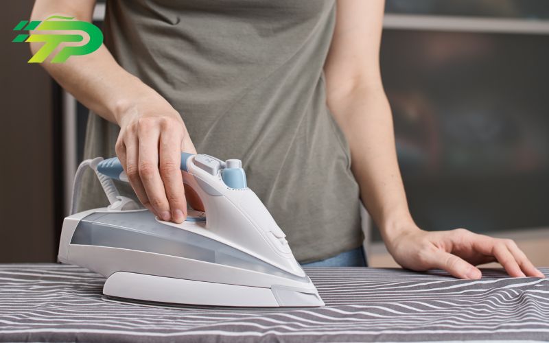 cách làm quần áo khô nhanh trong 5 phút bằng bàn là