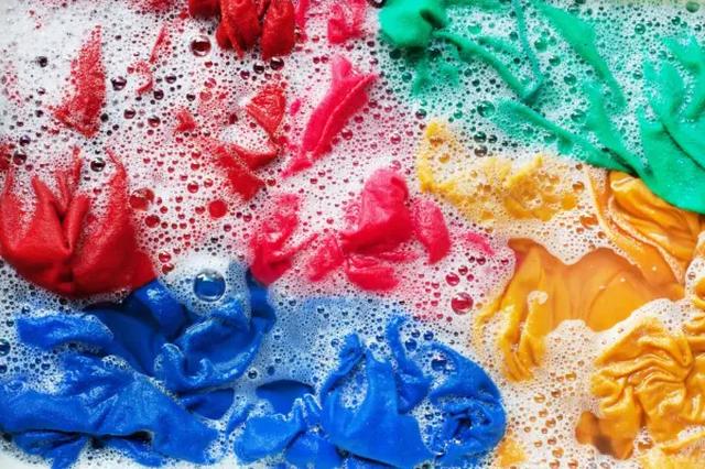 Bí Quyết Tăng Độ Bền Của Màu Acrylic Khi Nhuộm Vải